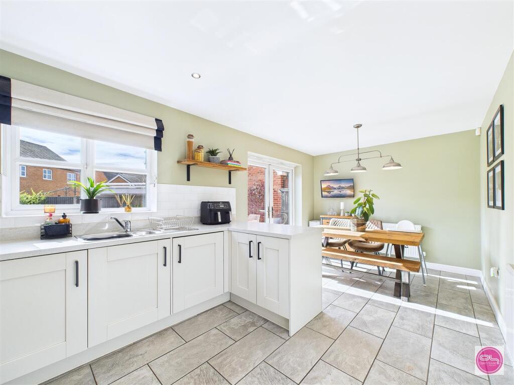 Cobblestone Drive, Newhall (13).jpg