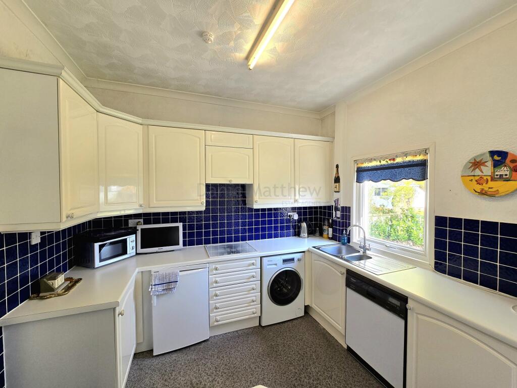 Kitchen/ Breakfast Room