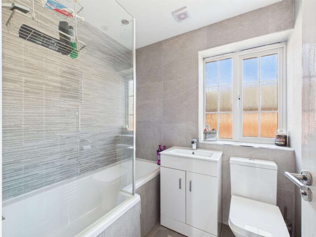 CAM03729G0-PR0041-STILL016