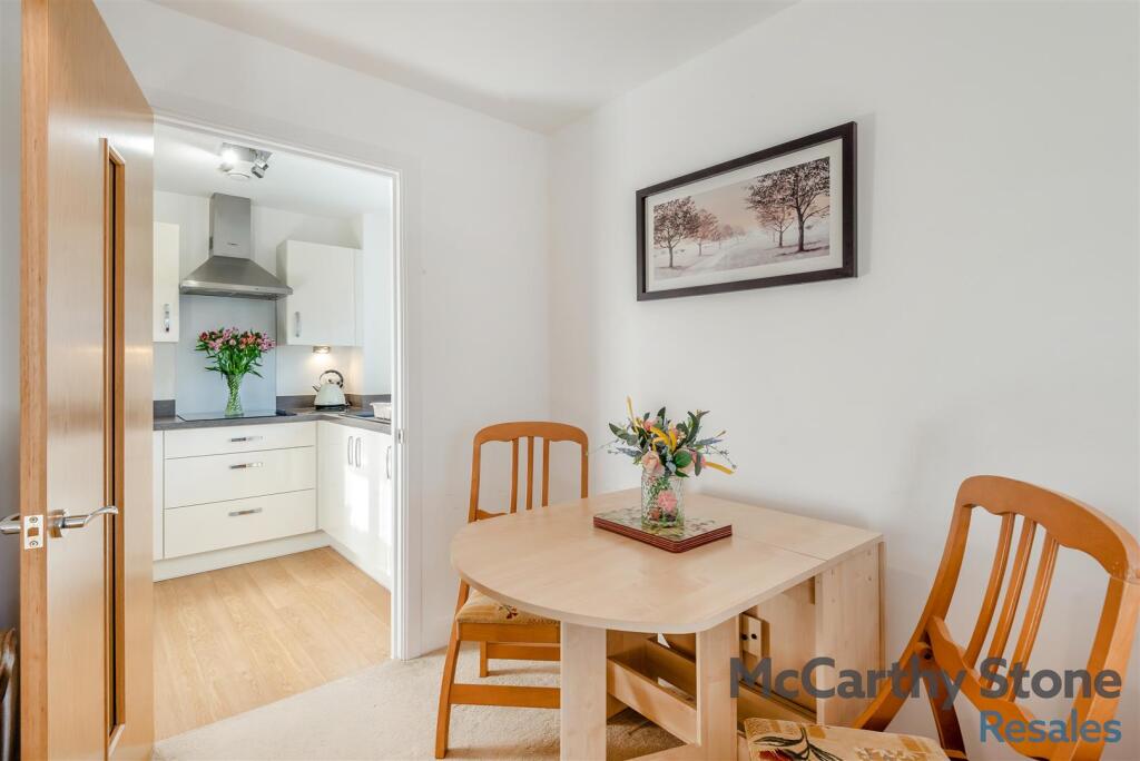8671206-interior16.jpg