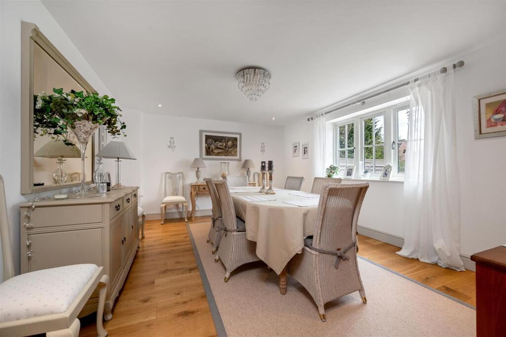 Brooklands PH-33.jpg