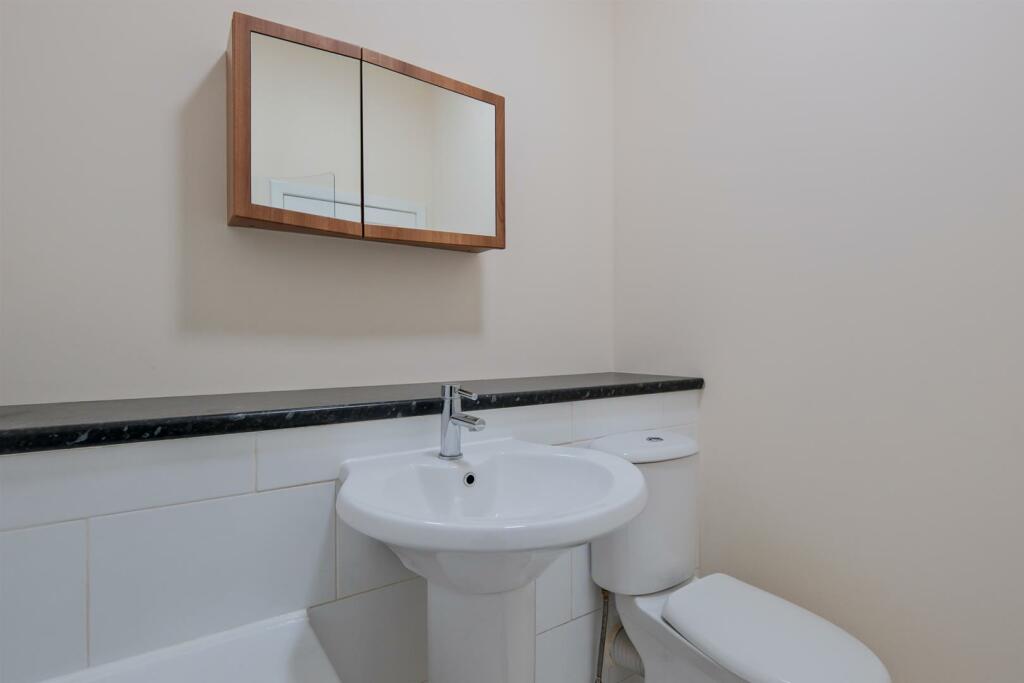 013-8 Croft Road, Larkhall ML9 1BH.jpg