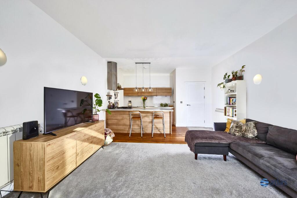 Kitchen / Living Area