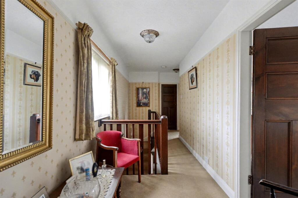 FIRST FLOOR LANDING
