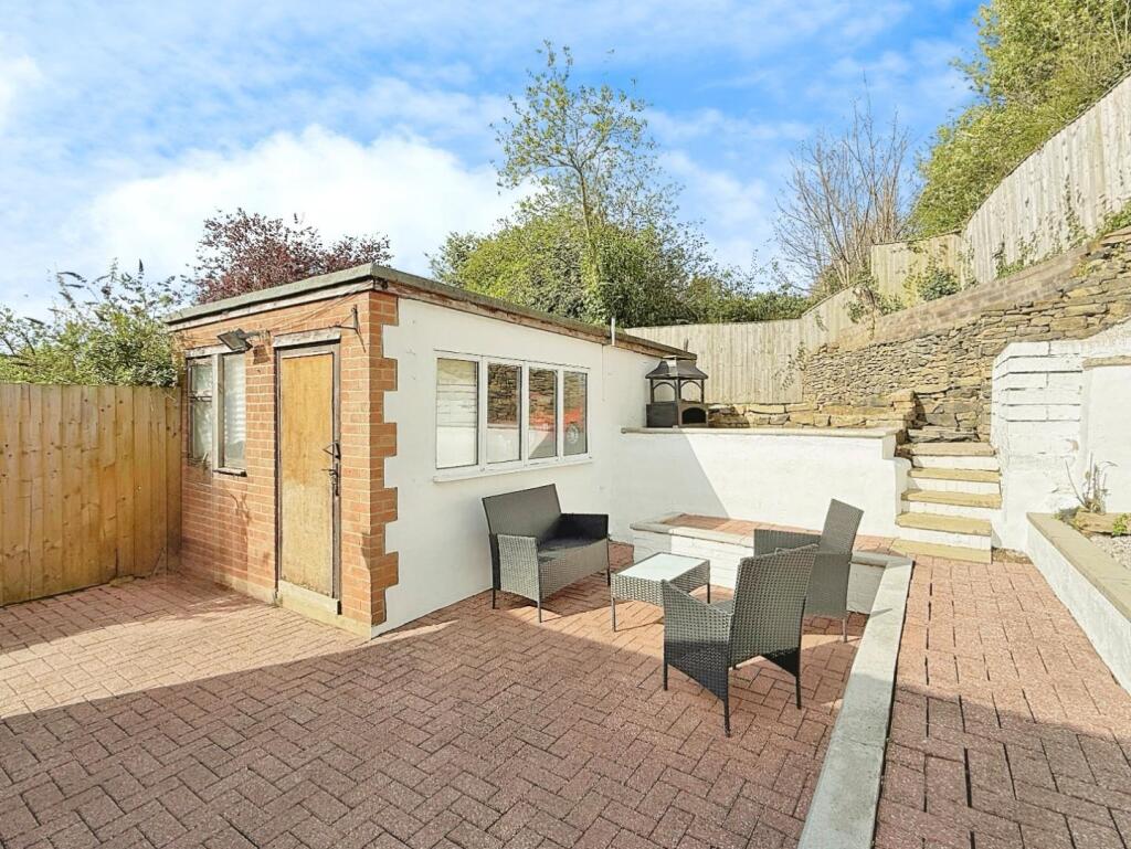 GARDEN &amp; GARAGE