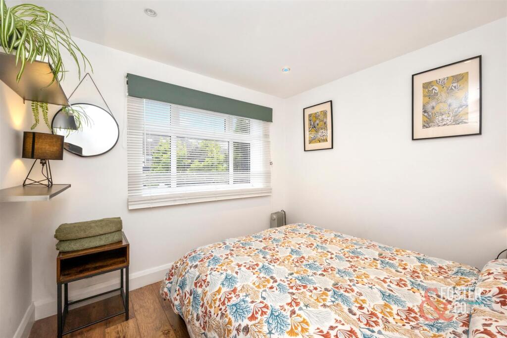 Goldstone Crescent, 42-024.JPG