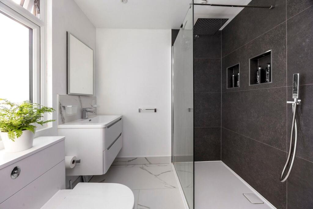 Easthill Drive 40 SHOWER ROOM.jpeg