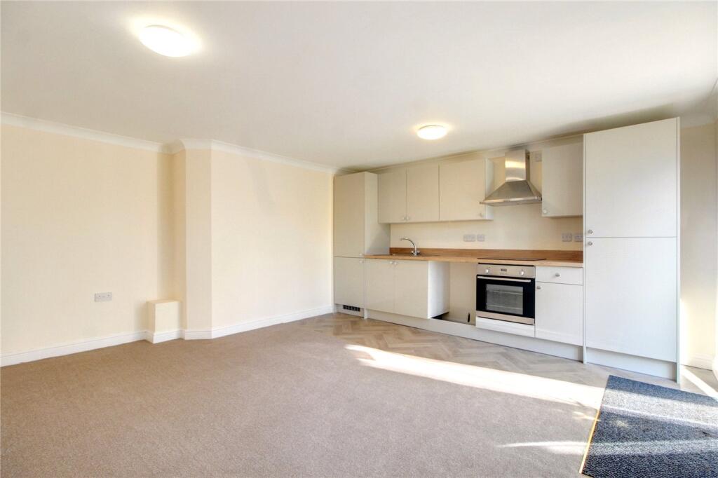 Kitchen &amp; Living