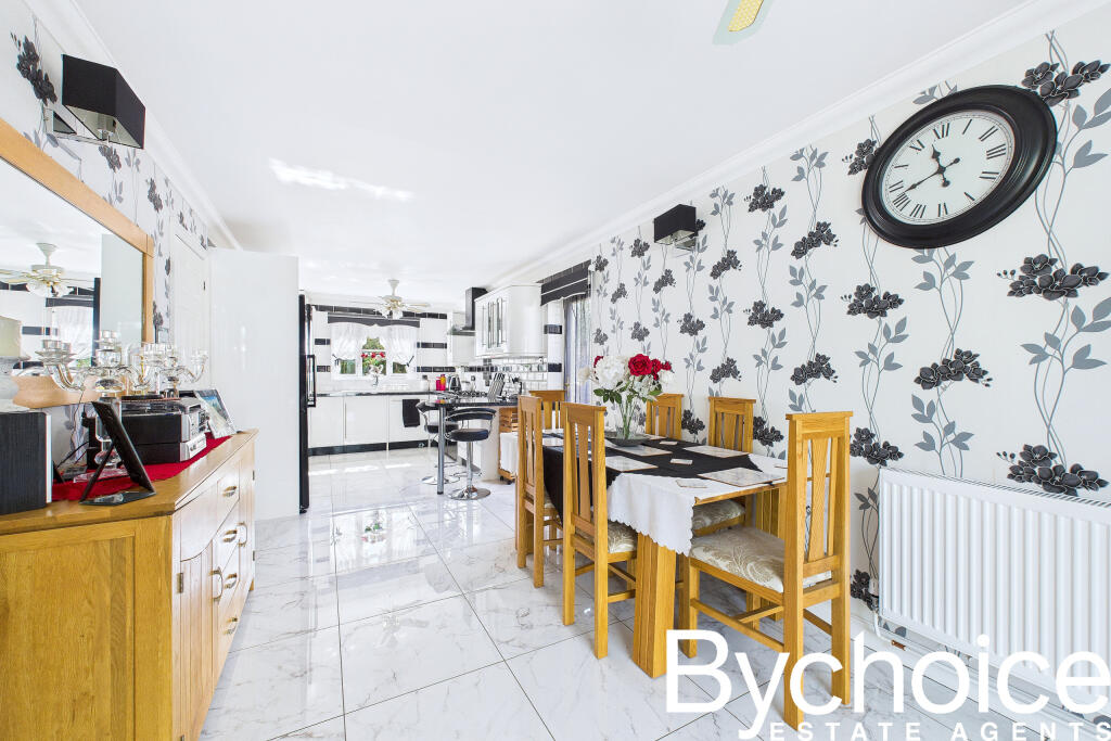 CAM05454G0-PR0052-STILL015