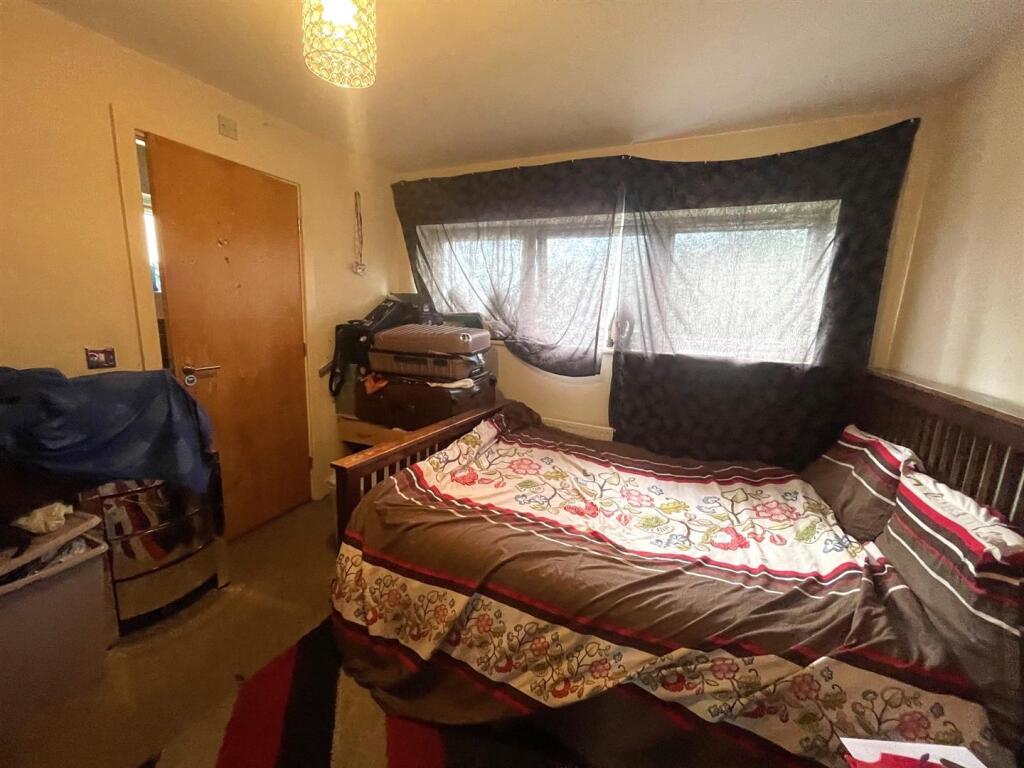 Bedroom 1.jpg
