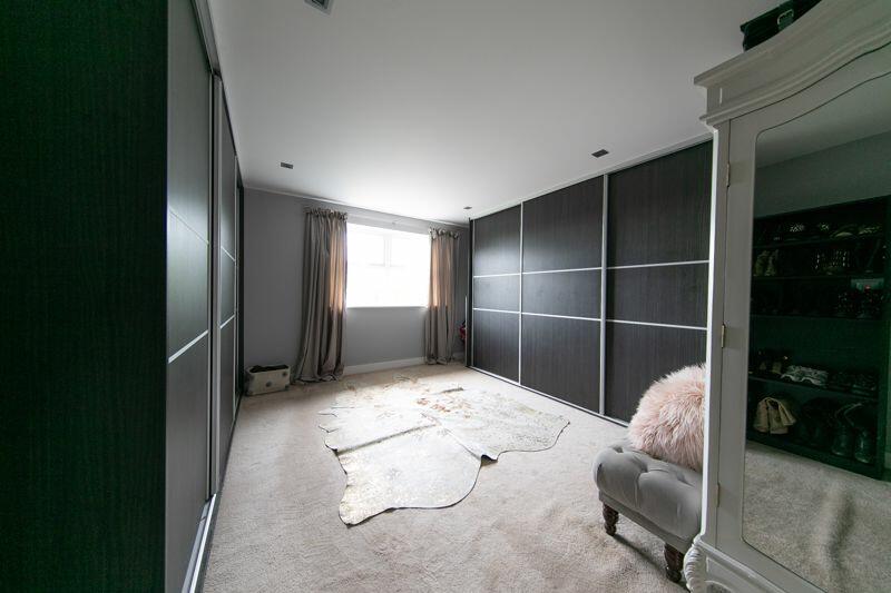 Dressing room/Bedroom 5