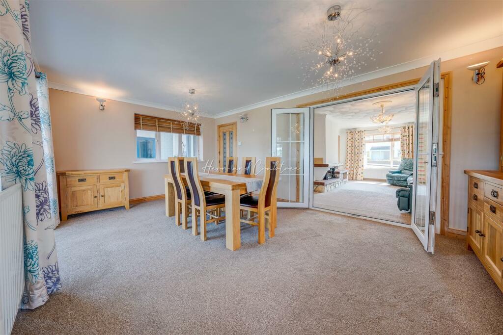 Padarn Close, Cyncoed, HernCrabtree (17).jpg