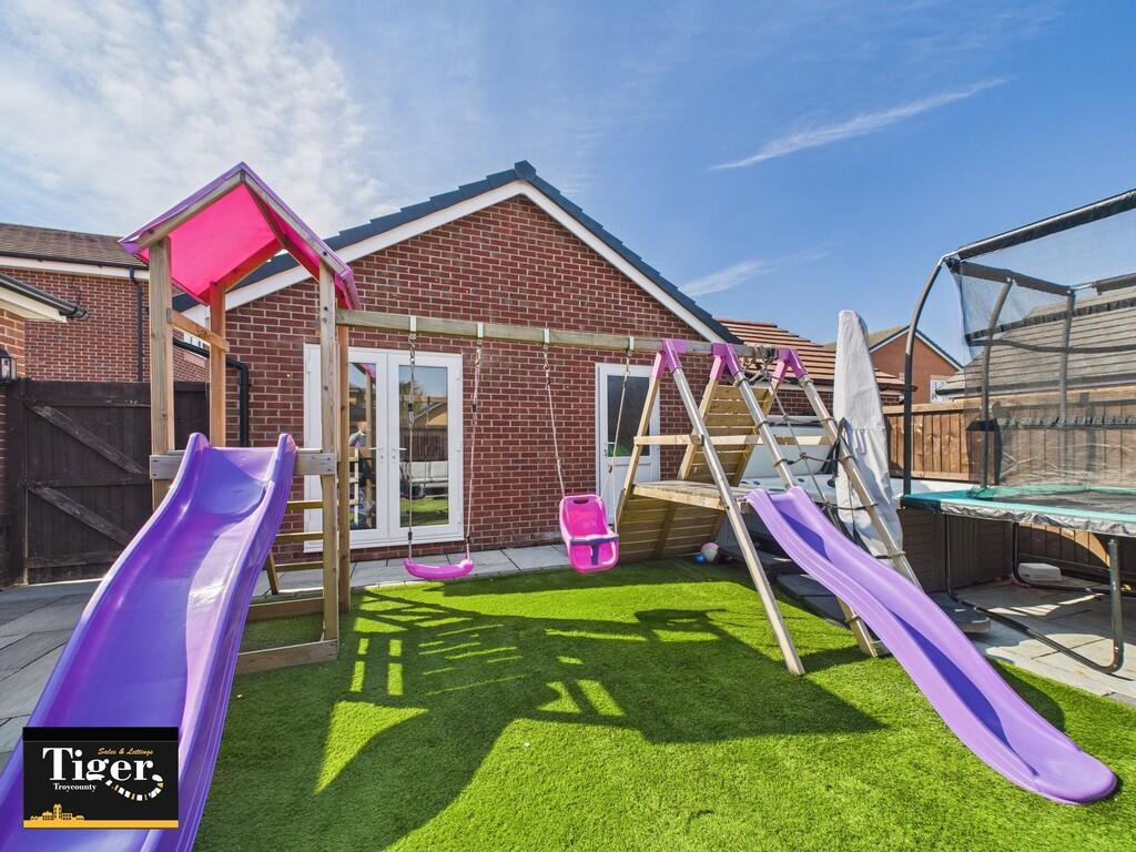 CAM02176G0-PR0537...