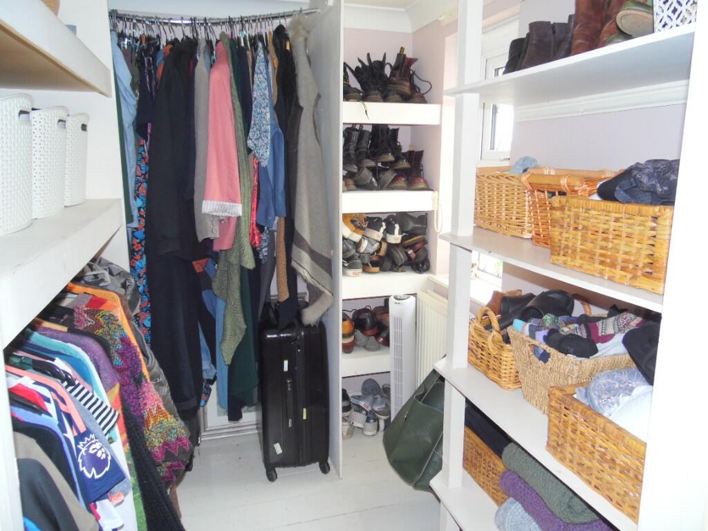 DRESSING ROOM
