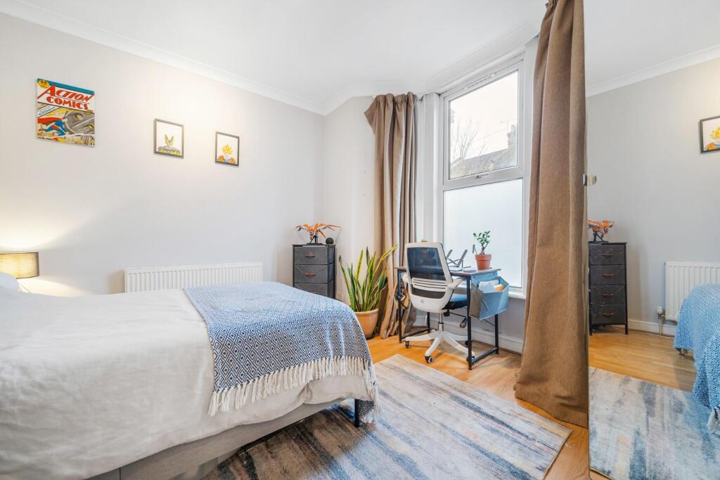 Bedroom 1.jpg