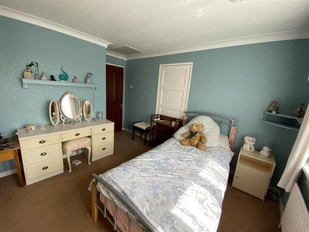 Bedroom no.1 rear double: