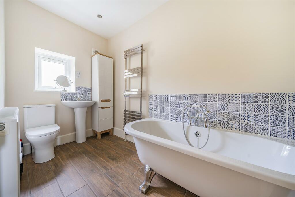 Perivale bathroom.jpg