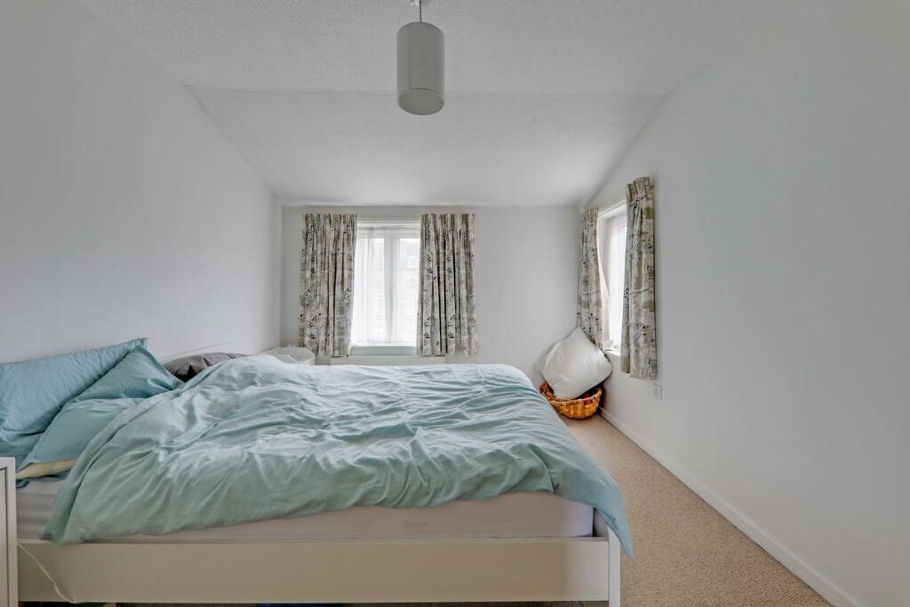 10-4693JHPropWorld - 7 Canal Walk - 28-medium.jpg