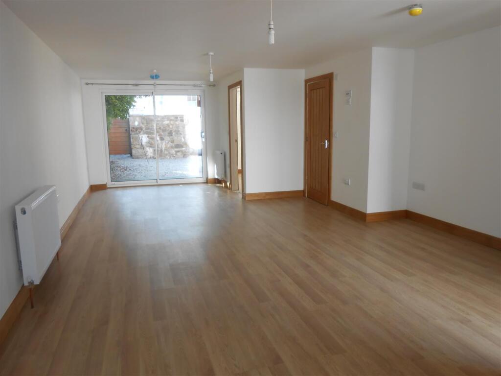 Sitting /Dining Room