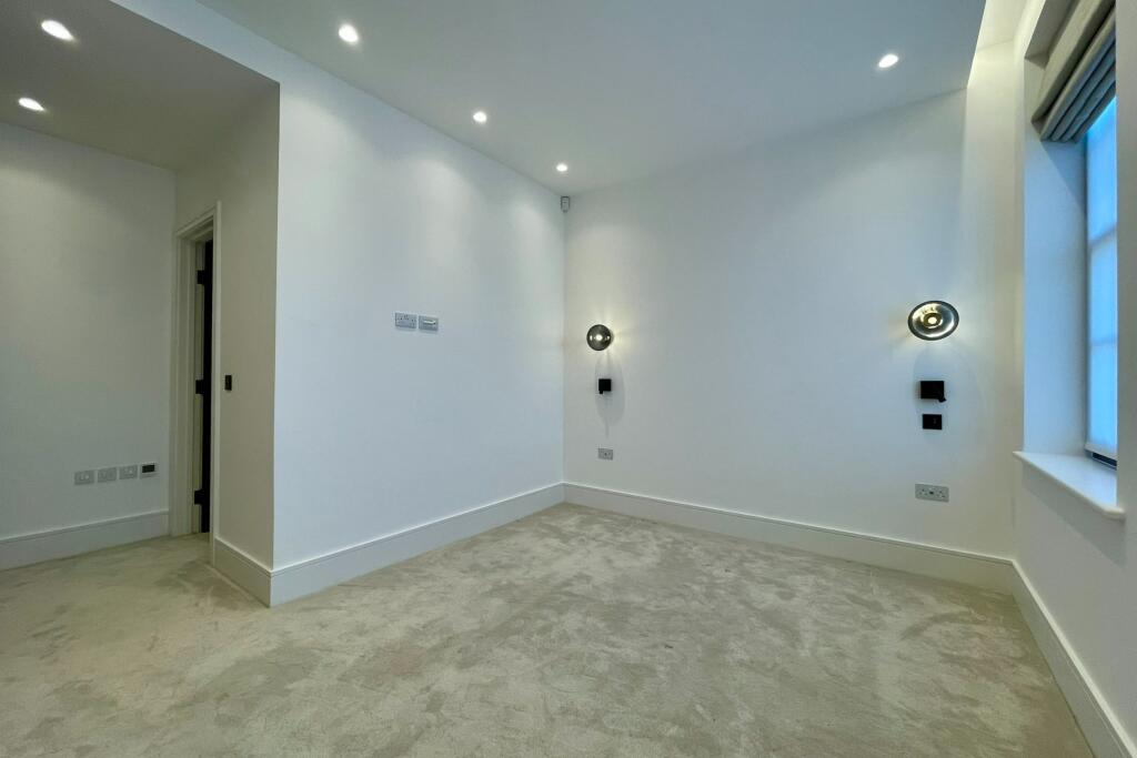 Apartment 3 Sereno House, 22 Beech Hill, Barnet, Hertfordshire, EN4 0JP