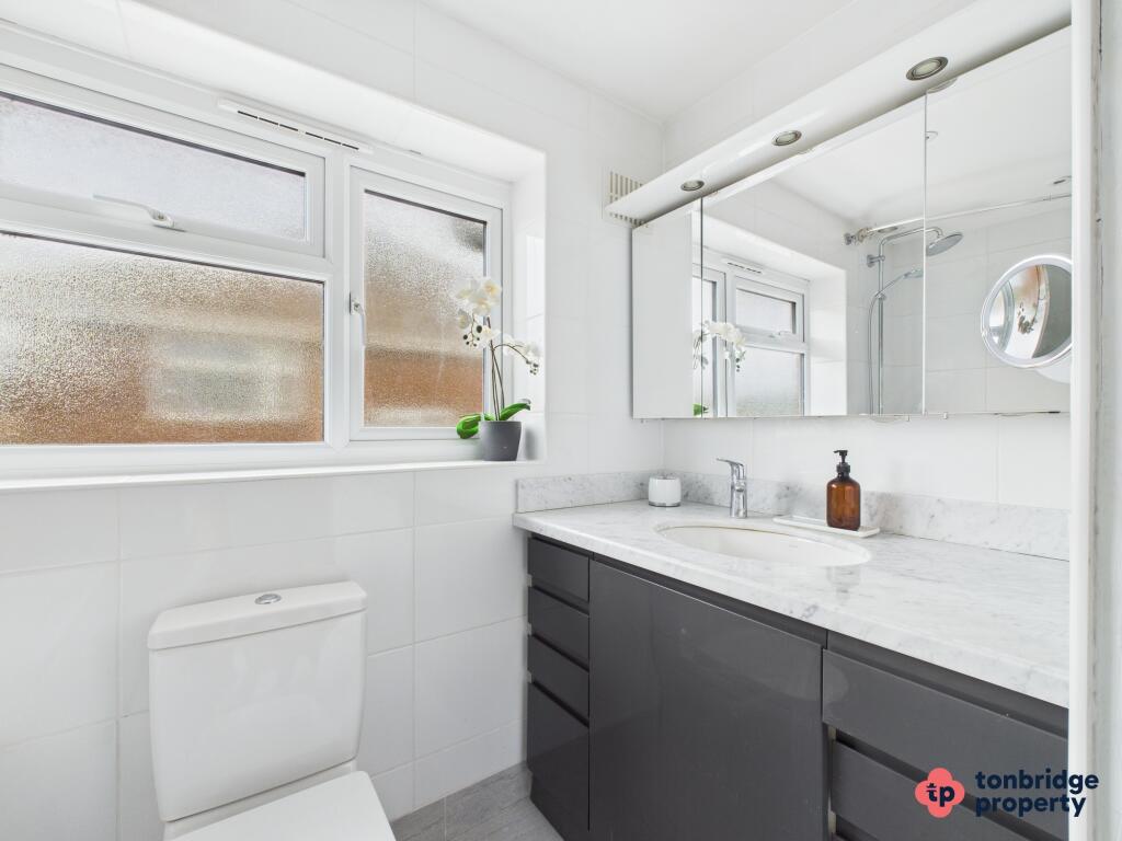 CAM03742G0-PR0020-STILL032