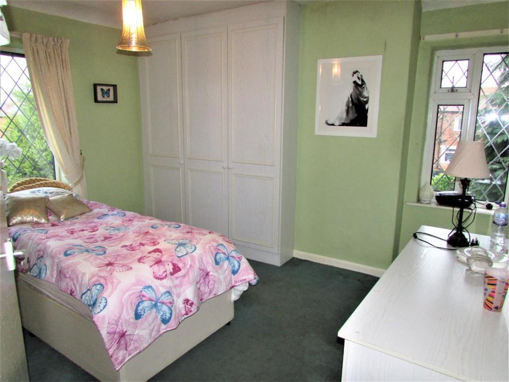 LaycockGv7bed1.JPG