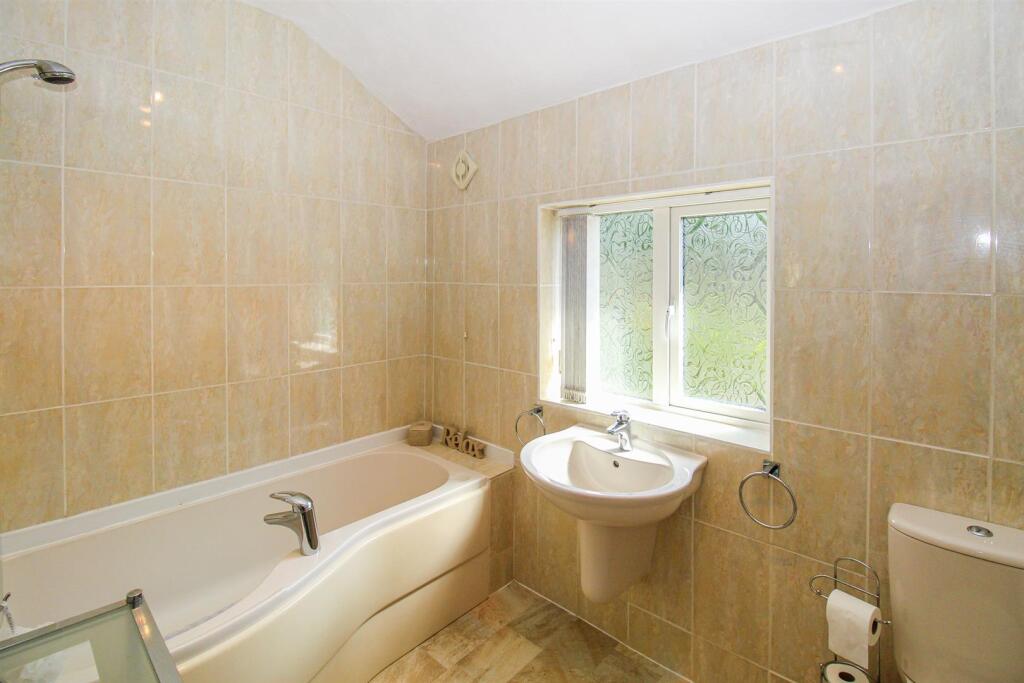 BATHROOM/W.C.