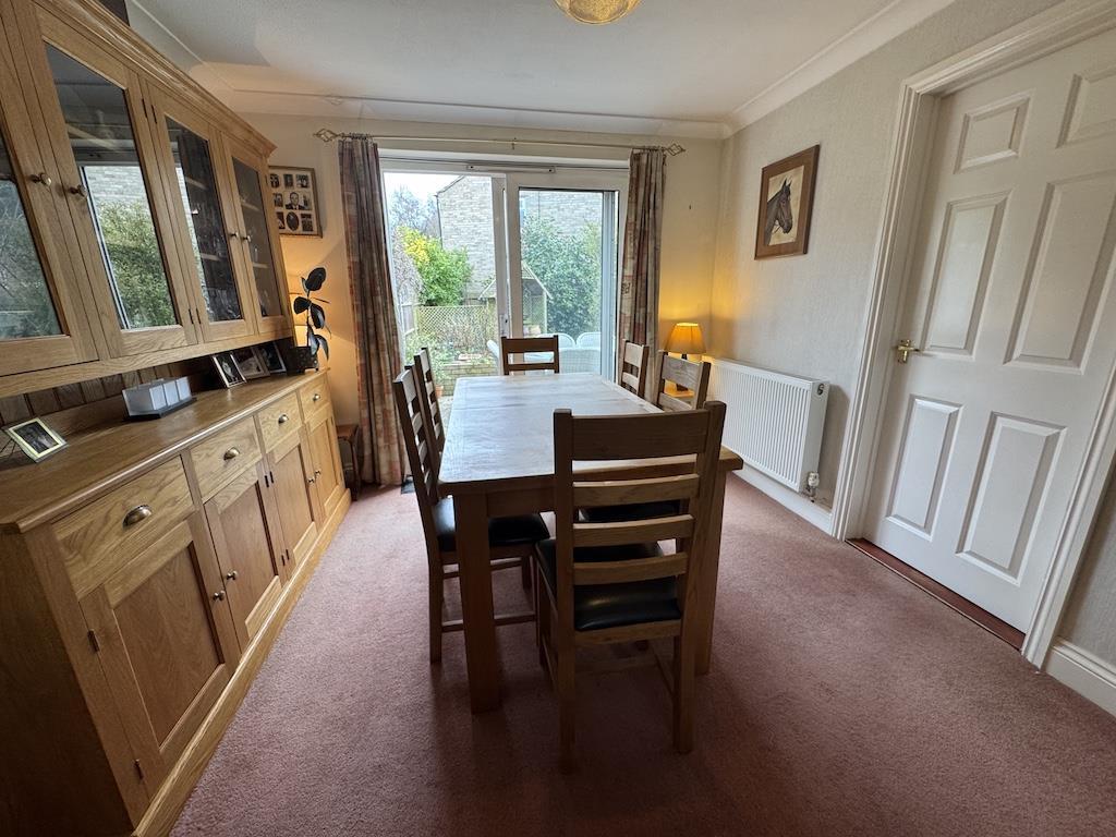 14 - Dining area.jpg