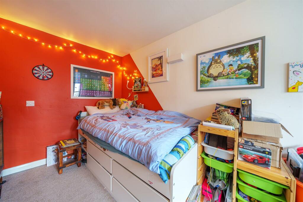 annexe bedroom 2 h.JPG