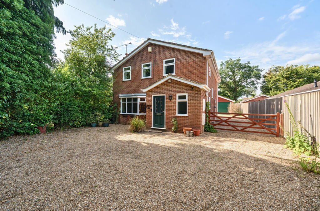 Nine Mile Ride, Finchampstead, Wokingham, Berkshire, RG40