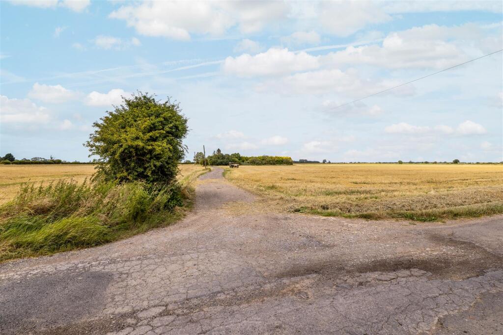 Chestnut Lodge (Gipsey Bridge)-1.jpg