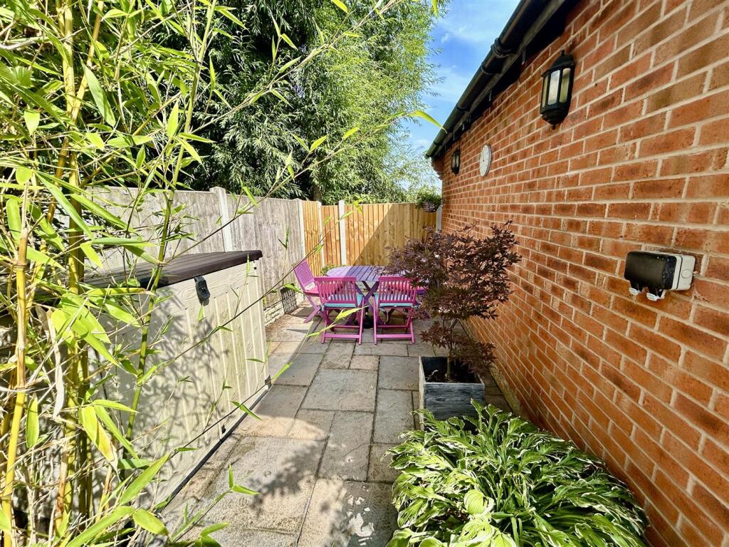 patio1.JPG