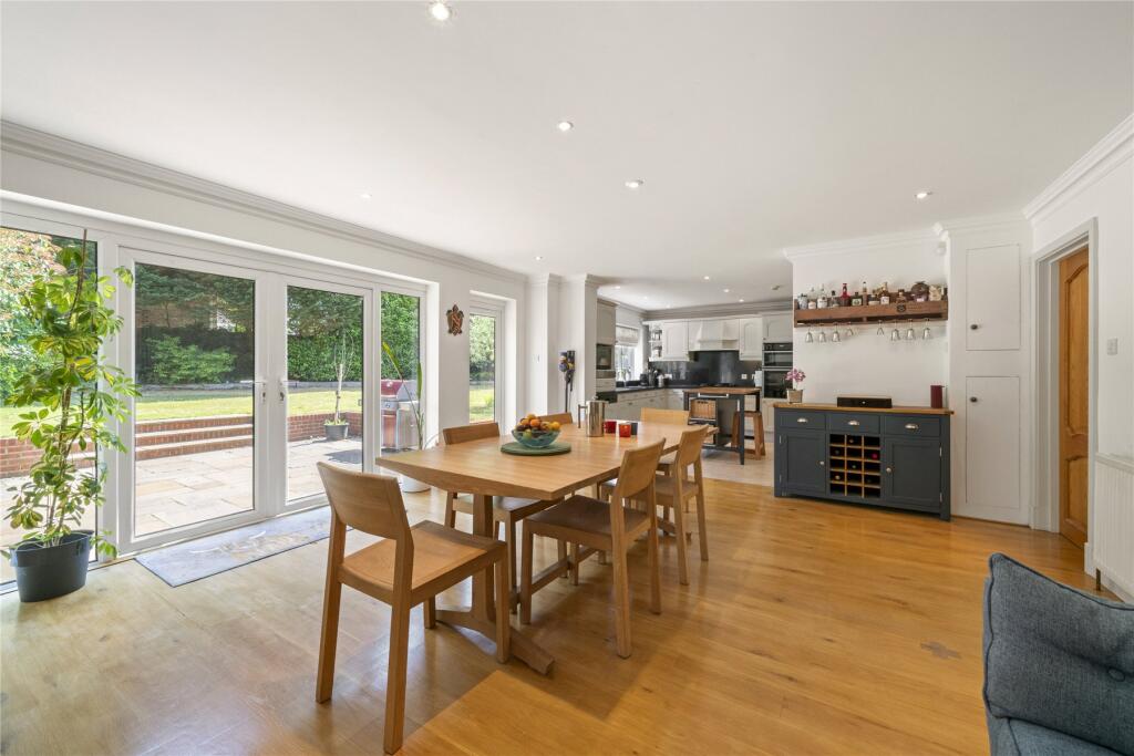 Kitchen/ Dining