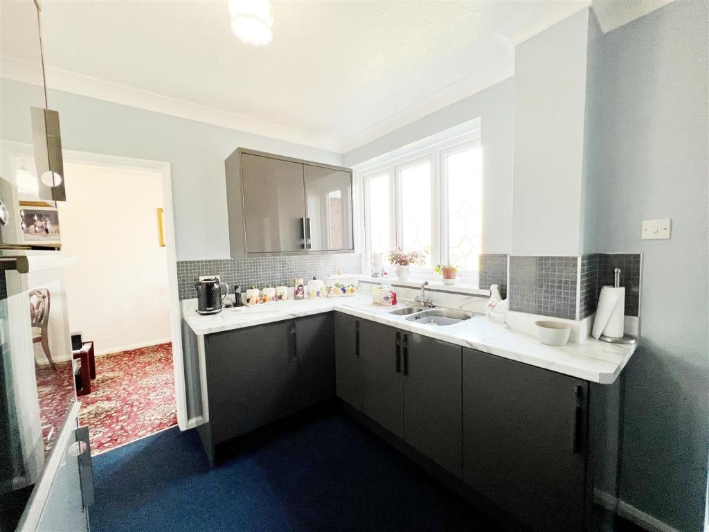 Kitchen 3.jpg