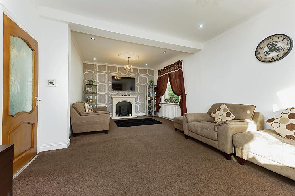 Lounge/Dining Room