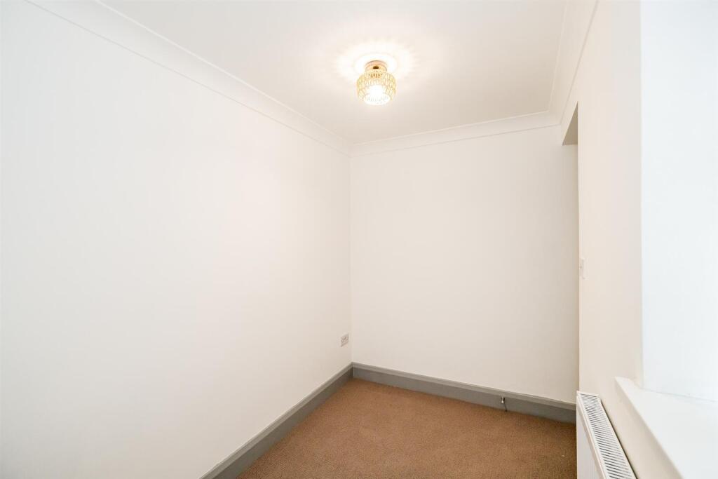 North Birkbeck studio ground floor flat-5_web.jpg