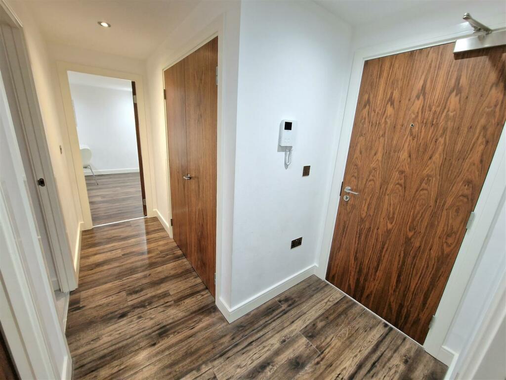Hallway.jpg