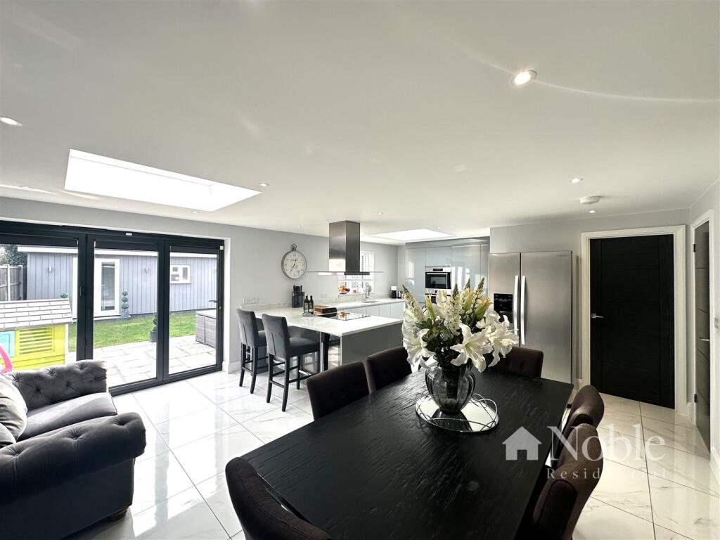 Open Plan Living/Kitchen/Dining Area