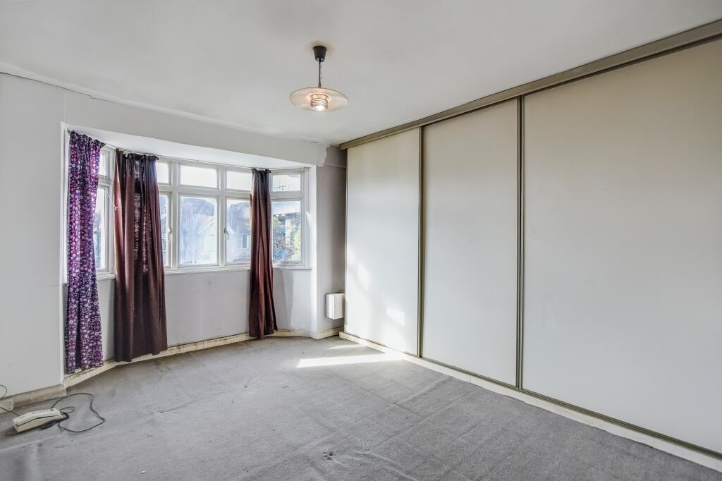 8 Tithe Court, Hall Lane, London NW4 4TL