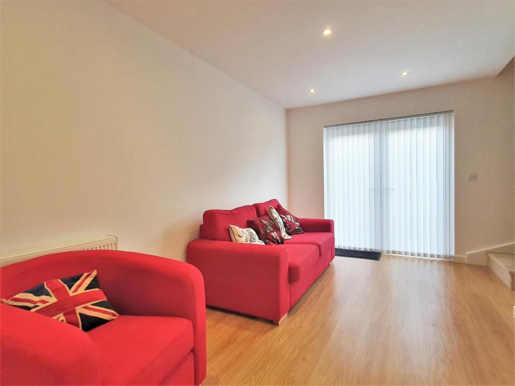 7 Wartha Mews Lounge