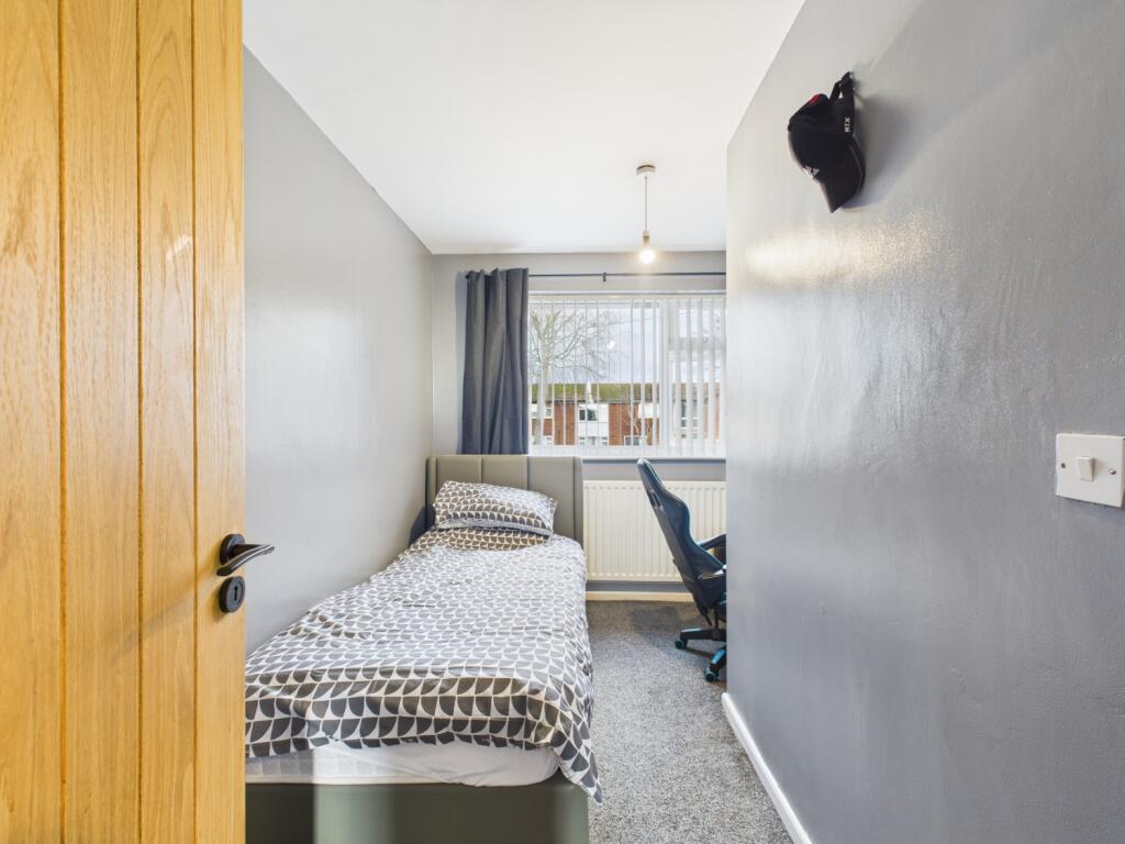 CAM03729G0-PR0198-STILL013