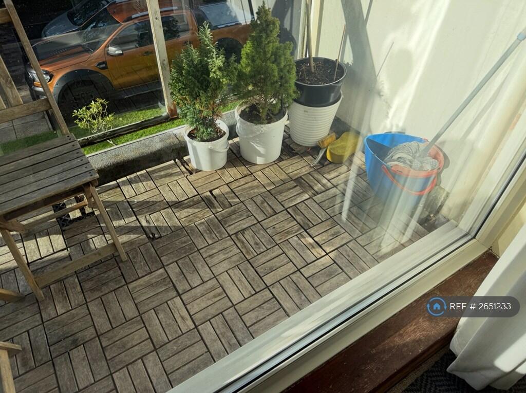 Balcony Surfaced Tiles For Drainage Year-Round Use