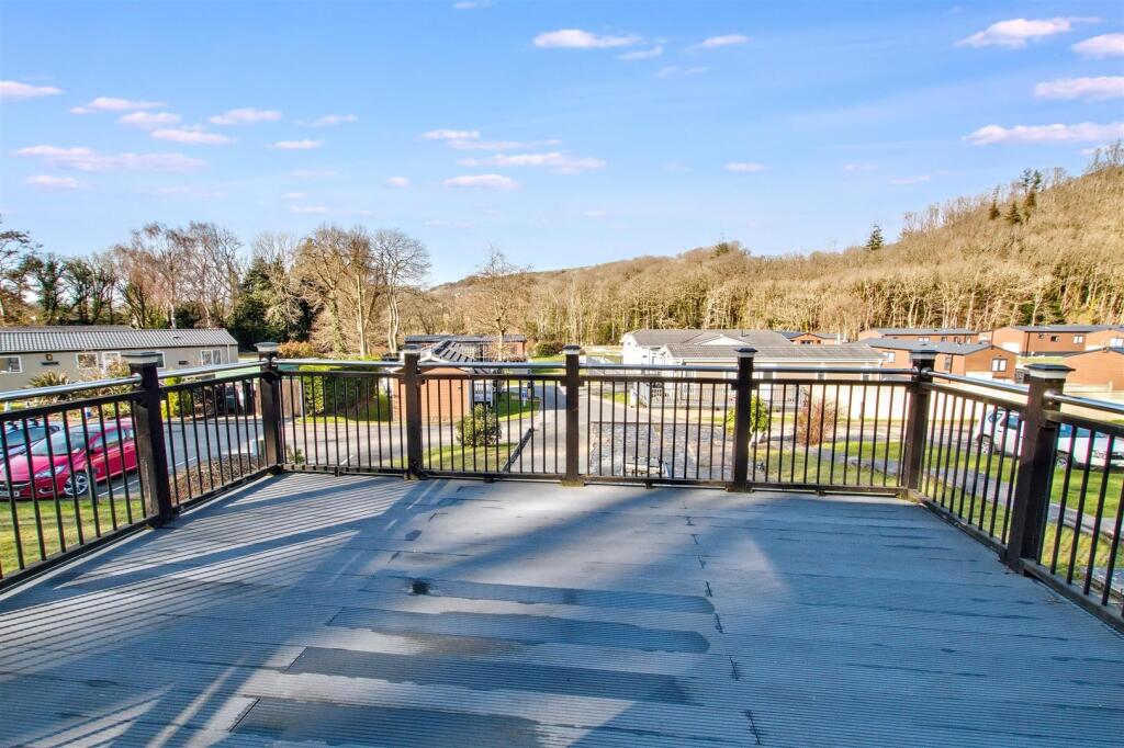 Decking to front