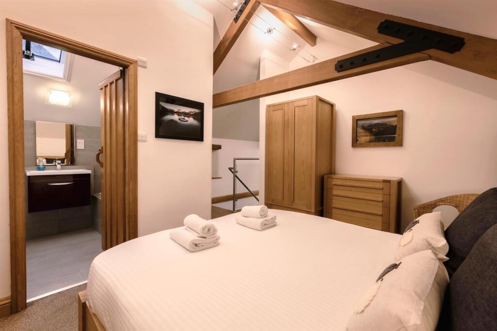 39 annexe bedroom.jpg