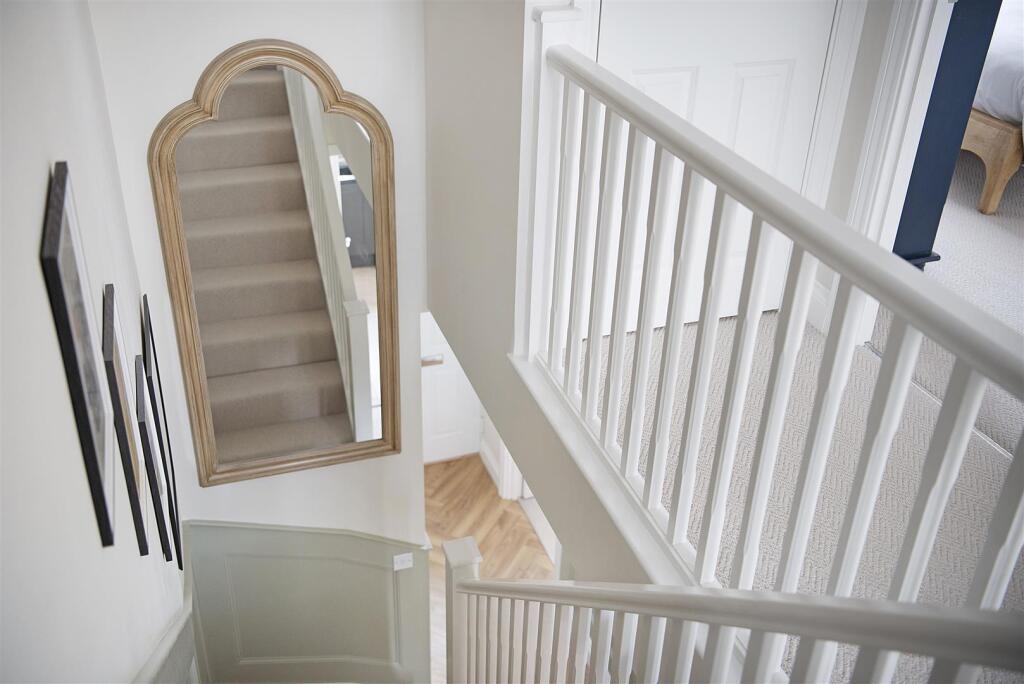 6 Beale Road ph44.jpg