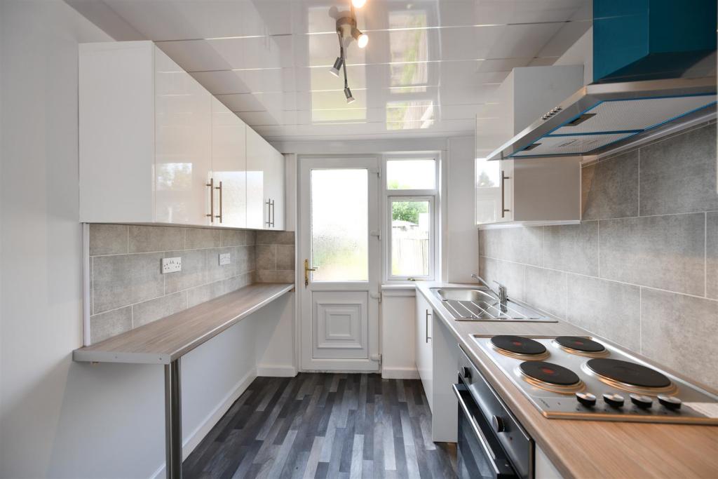 11 Holehouse Drive Kitchen2.jpg
