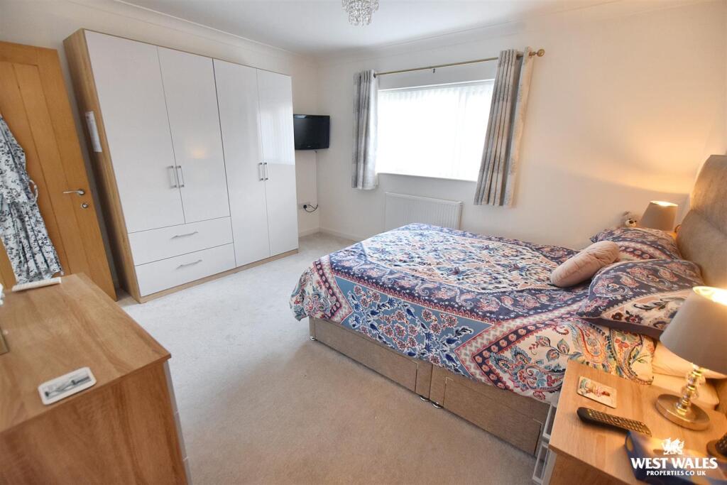 1 - 2025-11-13T210457.157.jpg