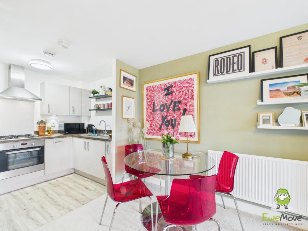 EweMove Estate Agents Basingstoke - Fleetlands Hou