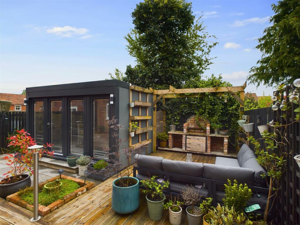 GARDEN STUDIO