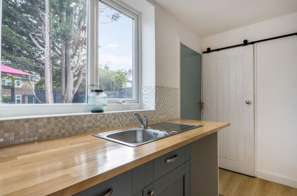 1359098-7-68de4fd...